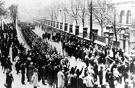 SA-Marsch in die Pionierkaserne